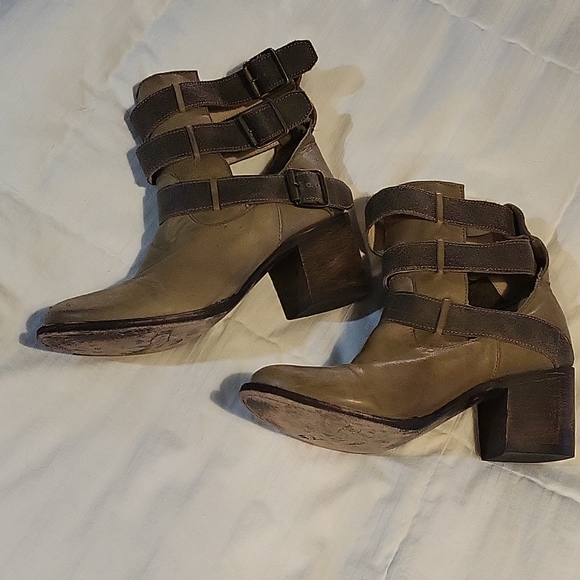 FREEBIRD BOOTIE SIZE 8 - Picture 2 of 10